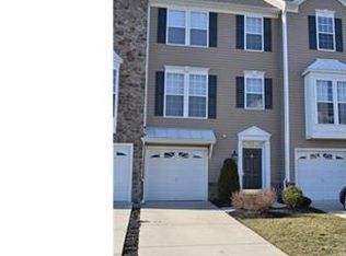 98 River Ln, Delanco, NJ 08075