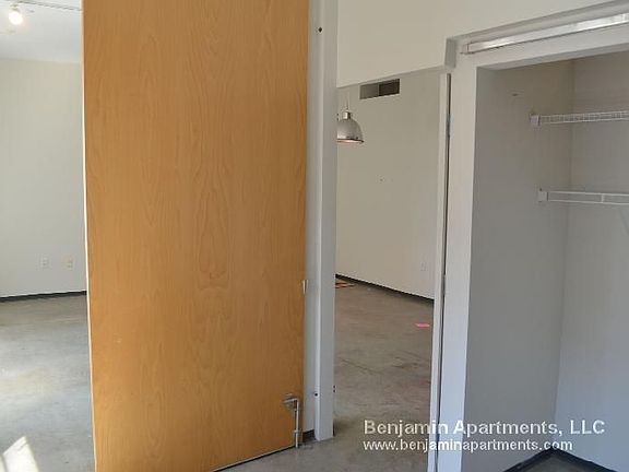 4th image of 160 E Berkeley St APT 505A