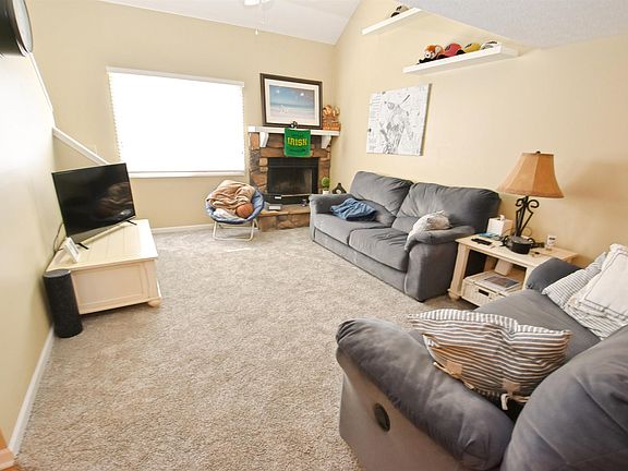 2nd image of 1523 N Oakhill Dr