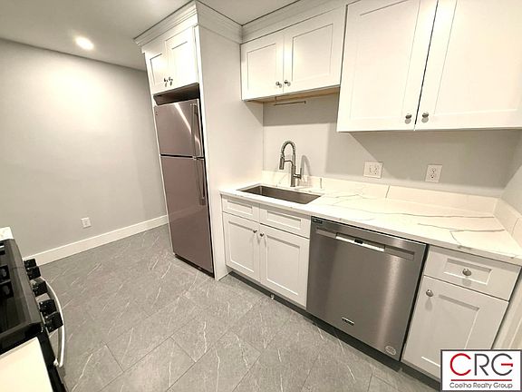4th image of 43 N Emerson St Floor 1
