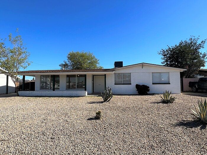 1st image of 3022 W Country Gables Dr