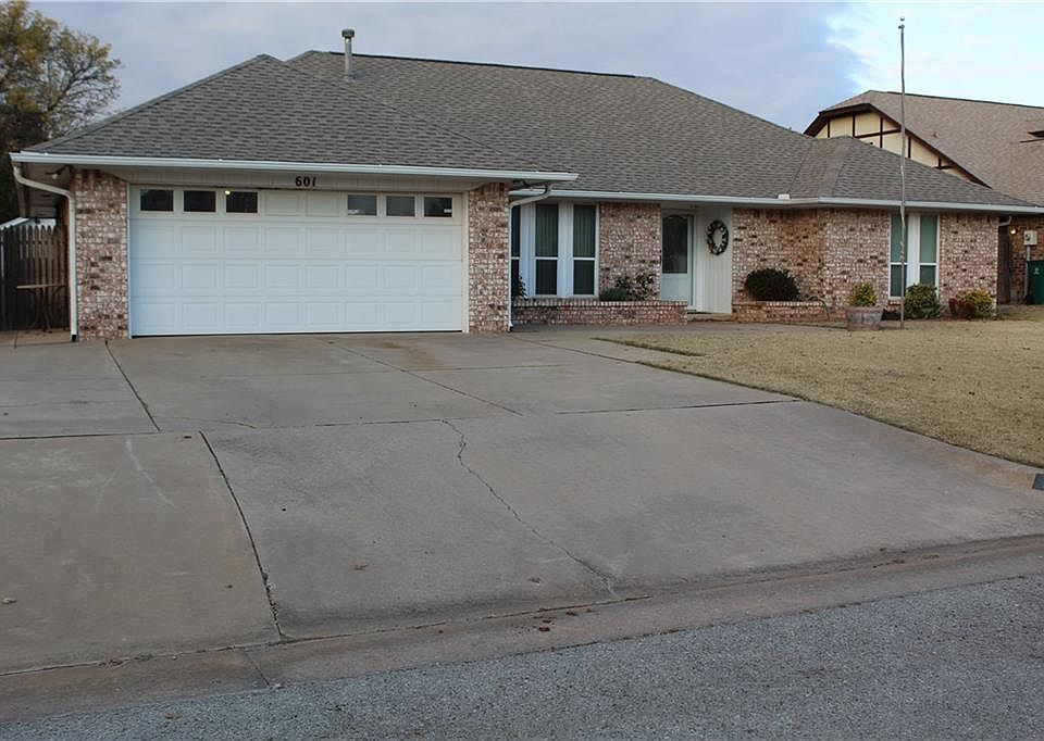 1st image of 601 SW 103rd St