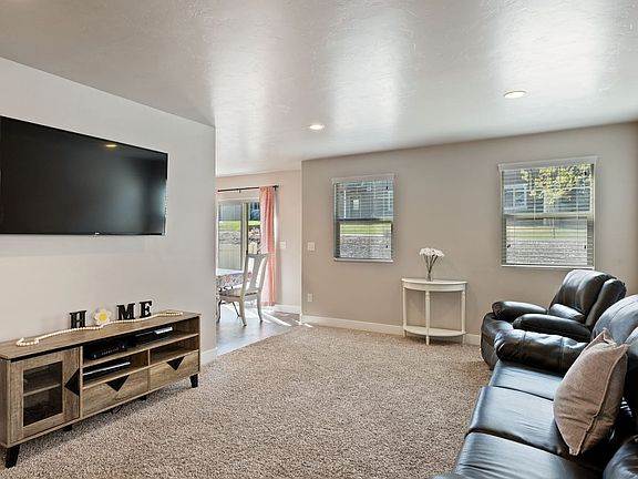 3rd image of 5211 W Courtly Ln