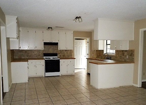 5th image of 10203 Oklahoma St