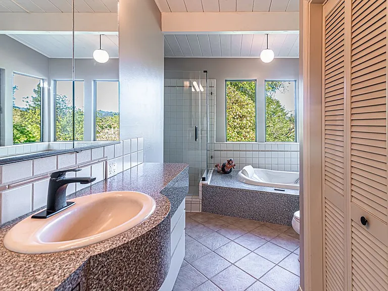 1560 Ronne Dr — Photo 16