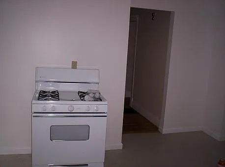 1085 Middlesex St — Photo 3