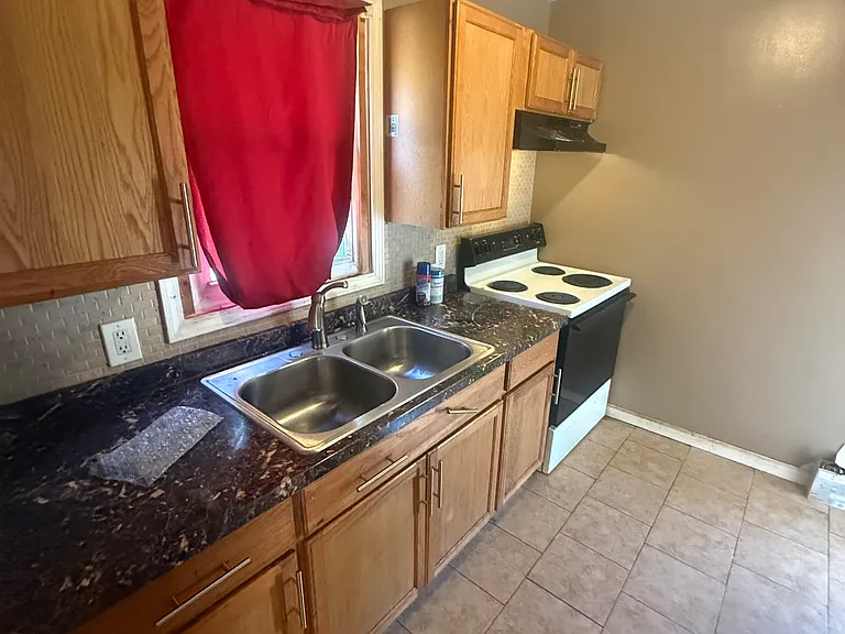 2207 Green Rd — Photo 3