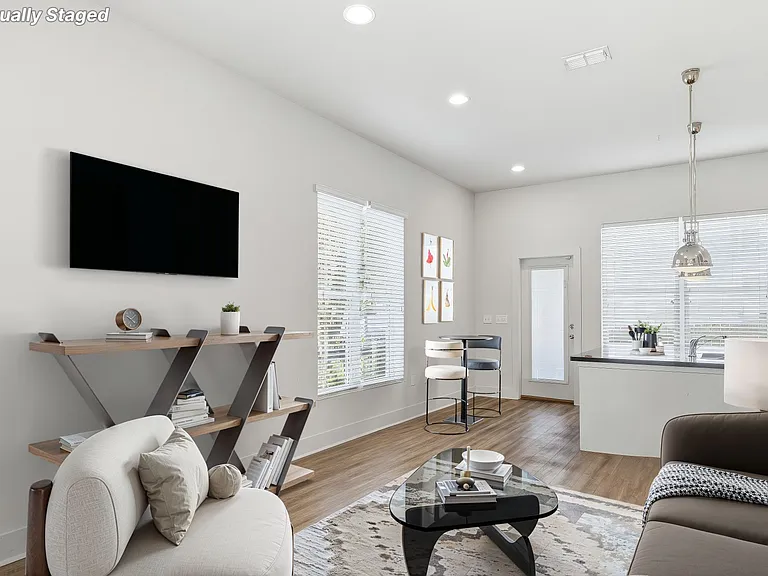 1824 Greentree Ln — Photo 3