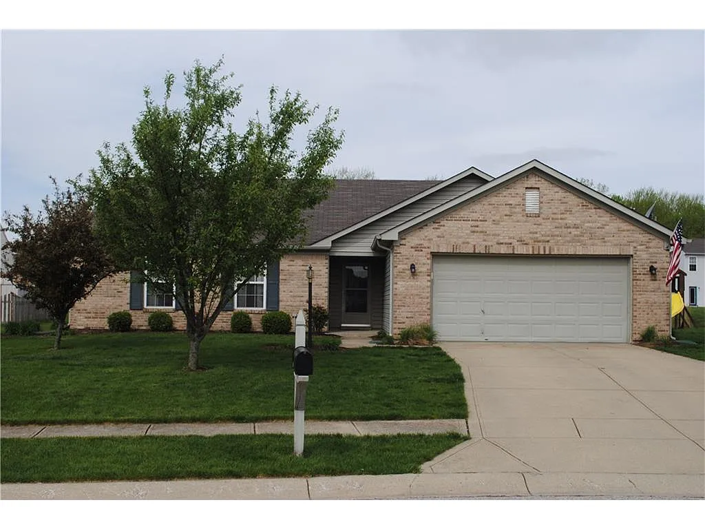 80 Lynn Ct photo 1