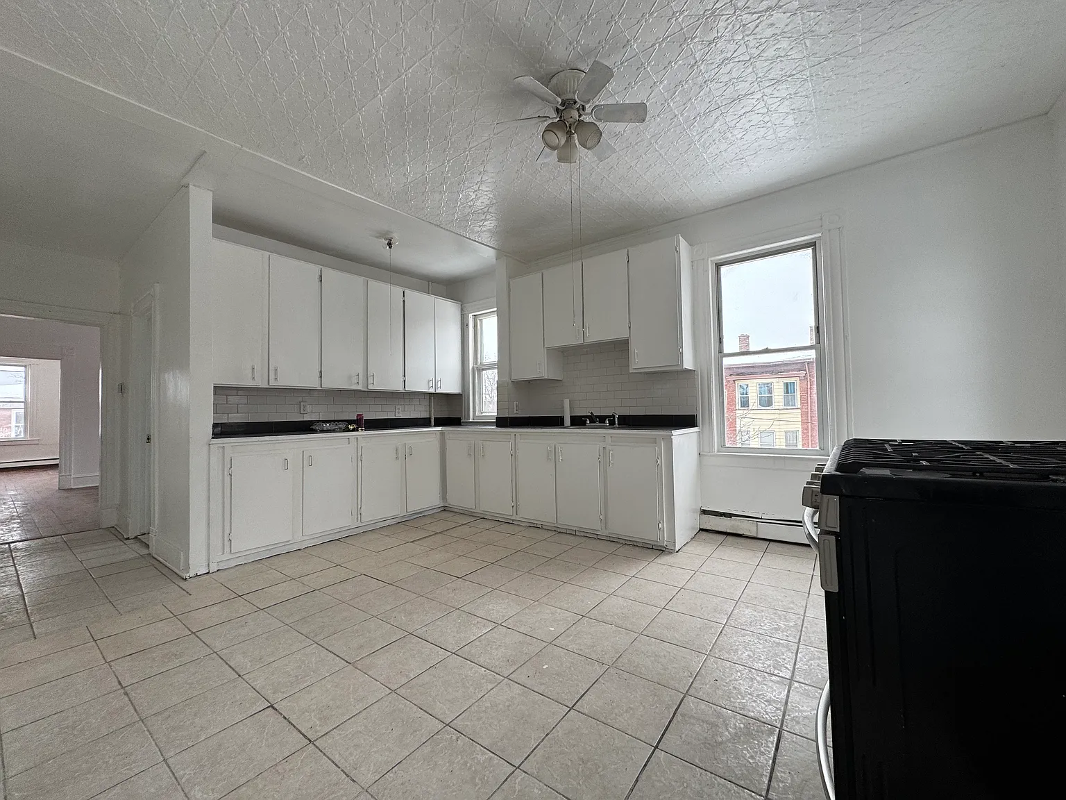 3 bed, 1100 sqft, $1,345 — Photo 2