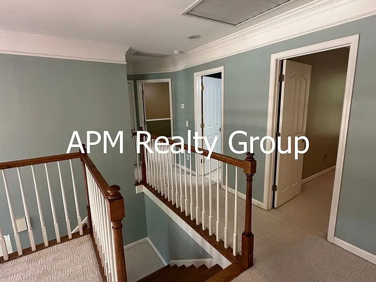 109 Rolling Creek Cir — Photo 16