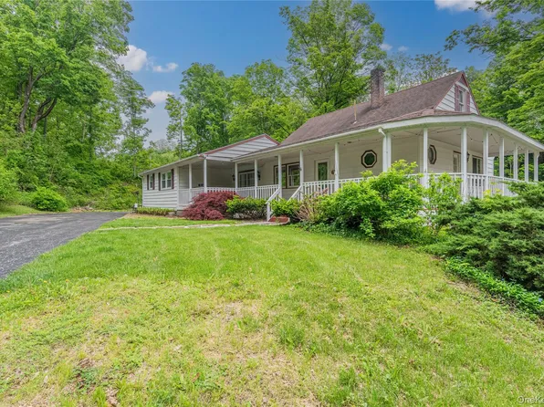 6 Swain Drive, Pleasant Valley, NY 12569