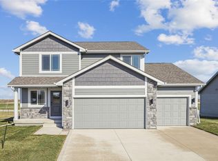 1475 NW Bull Run Ct, Waukee, IA 50263