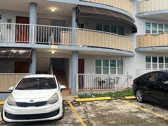 2nd image of 452 Calle 36 SW #203