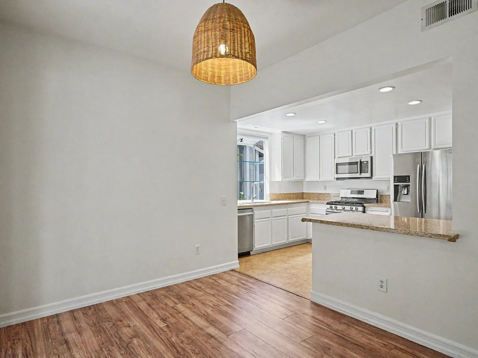 3 bed, 1726 sqft, $4,800 — Photo 2