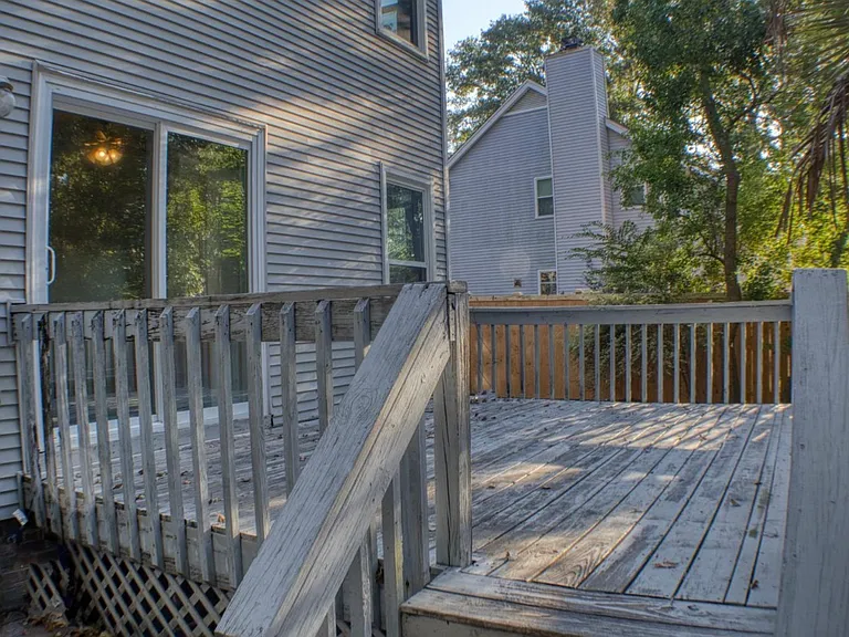207 Essex Dr — Photo 4