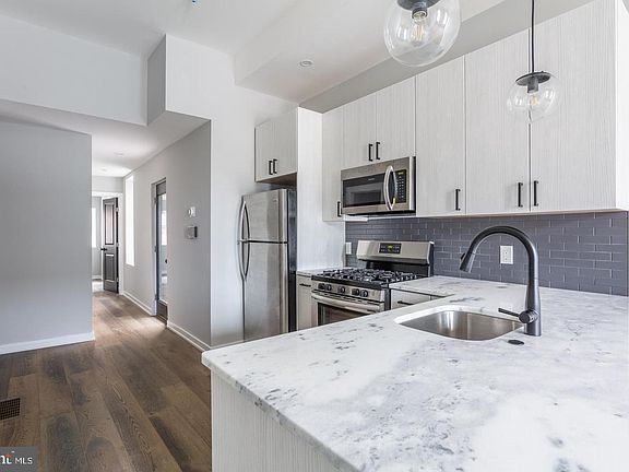 4th image of 2526 W Girard Ave #1