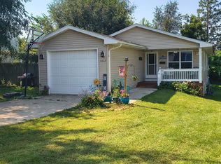 1017 S College Ave, Dixon, IL 61021