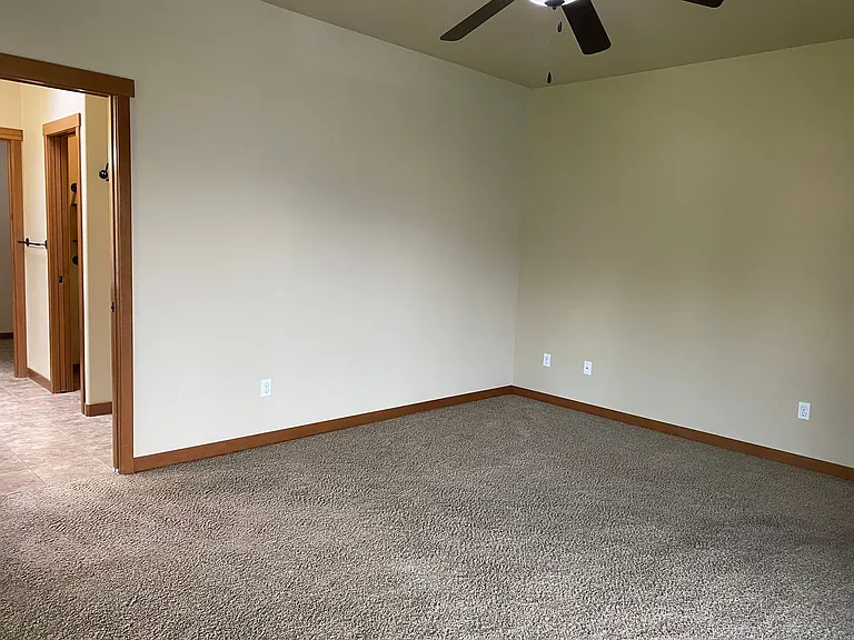 566 Village Dr — Photo 15