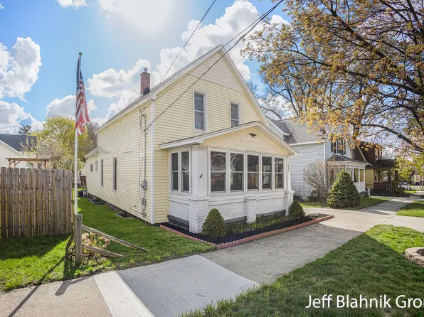 1220 Valley Ave NW, Grand Rapids, MI 49504