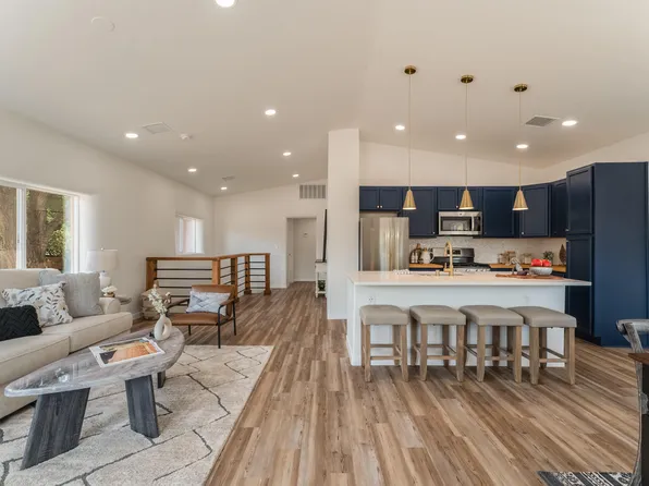 2076 Ledd Rd, Santa Fe, NM 87507