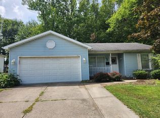 4010 Vista Dr, Erie, PA 16506