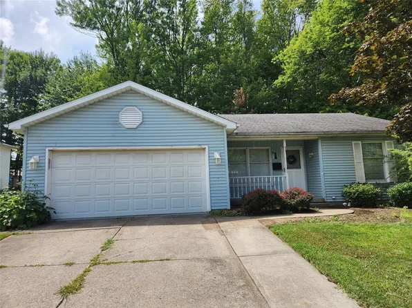 4010 Vista Dr, Erie, PA 16506