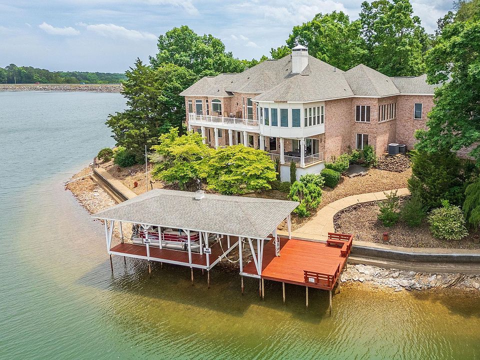 1st image of 8 Guindola Cir