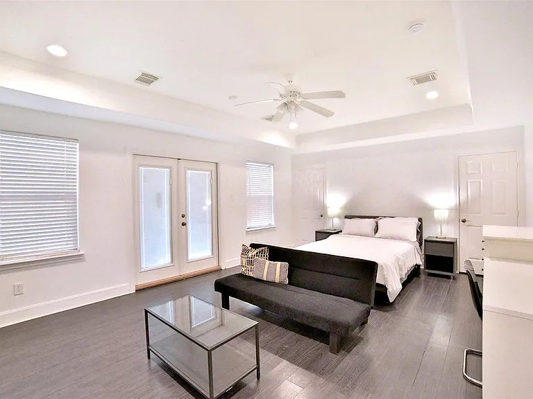 2410 Dorrington St #C — Photo 22