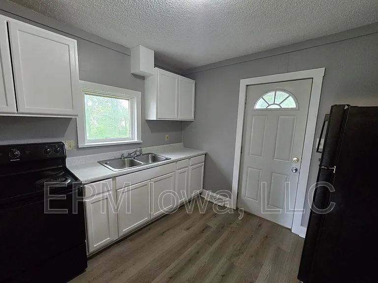 24 Van Buren St — Photo 13