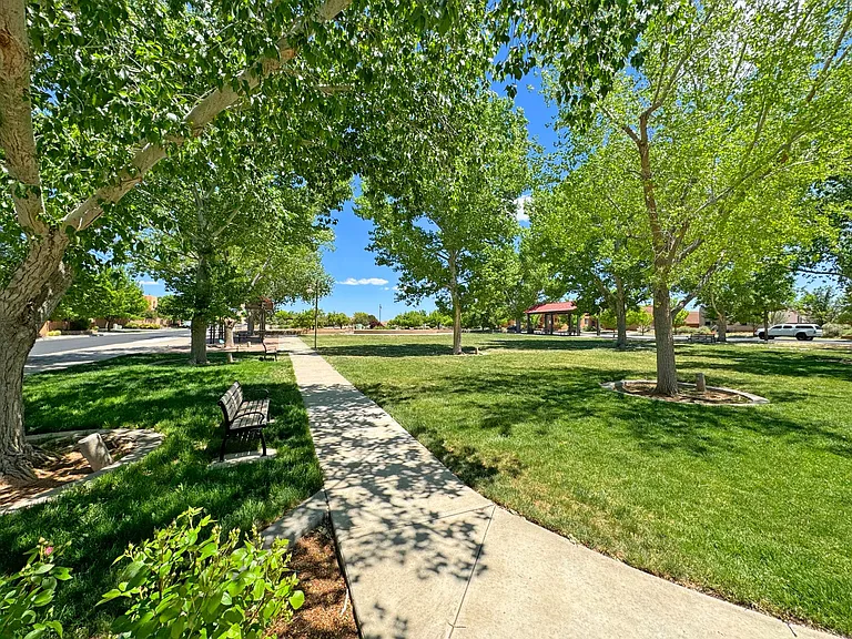 2 Wood Flower Pl — Photo 18