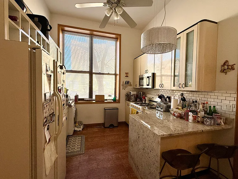 2200 W Chicago Ave #1R — Photo 5