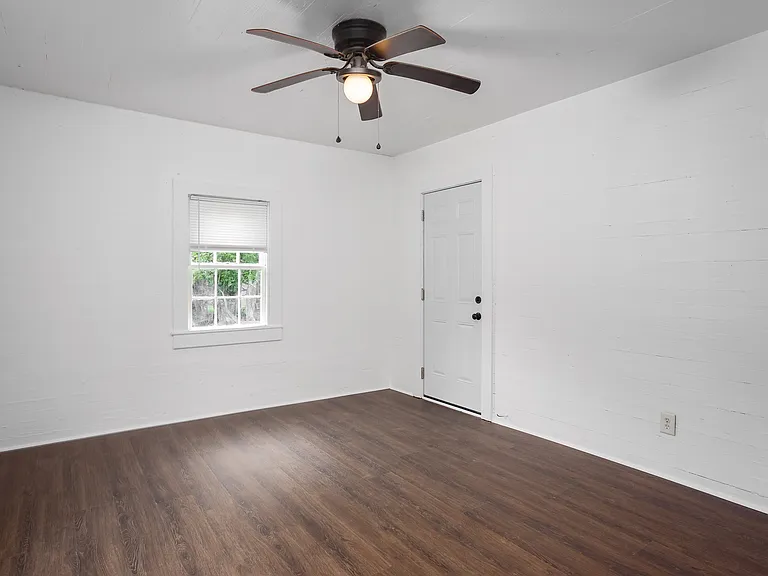 133 W Woodland Rd — Photo 10