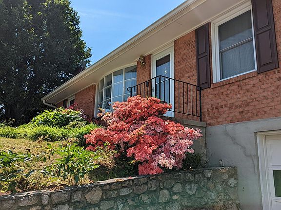 2nd image of 4562 Wyndale Ave
