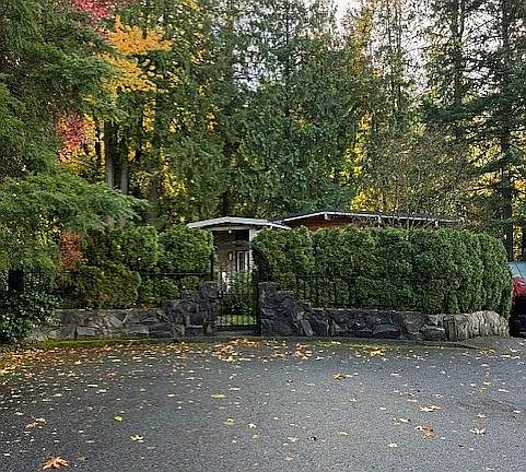 5724 SW Orchid Ct — exterior photo