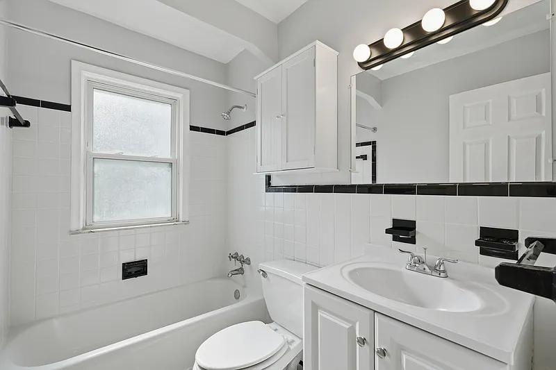 3 bed, 1.0 bath, 965 sqft, $1,400 — Photo 4