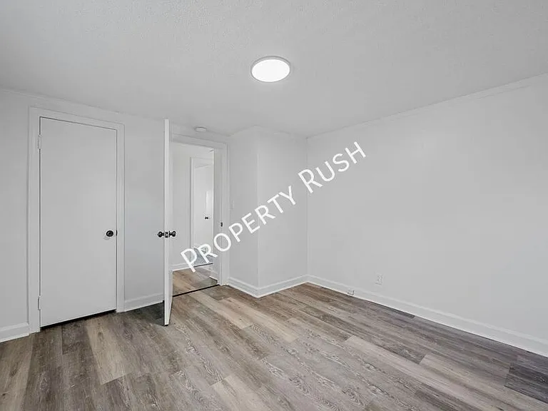 424 Hedgewood Dr — Photo 13