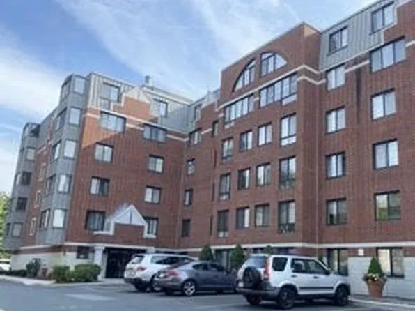 100 Ledgewood Dr APT 410, Stoneham, MA 02180