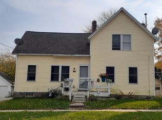 821 2nd St #1/2, Menasha, WI 54952