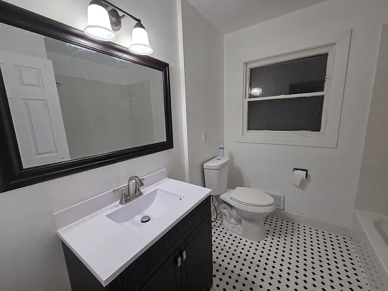 524 S 76th St — Photo 9