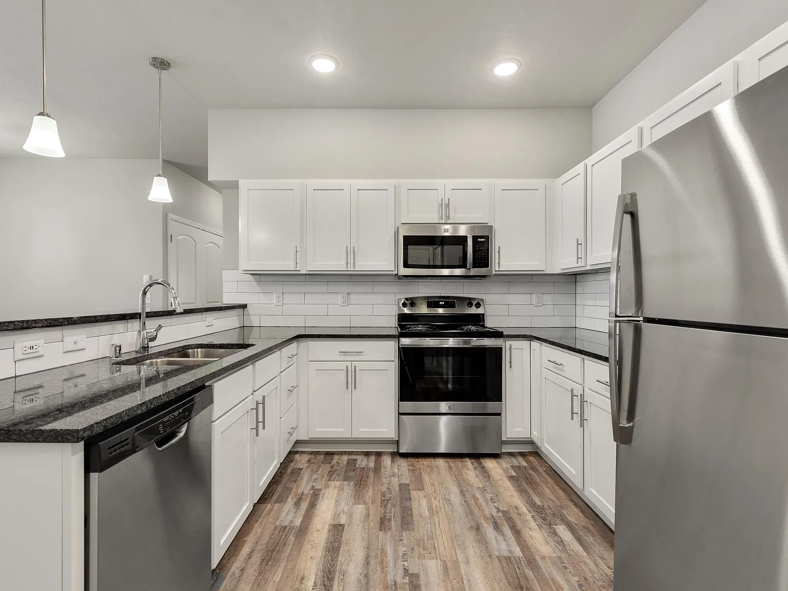 3 bed, 1296 sqft, $1,695 — Photo 1