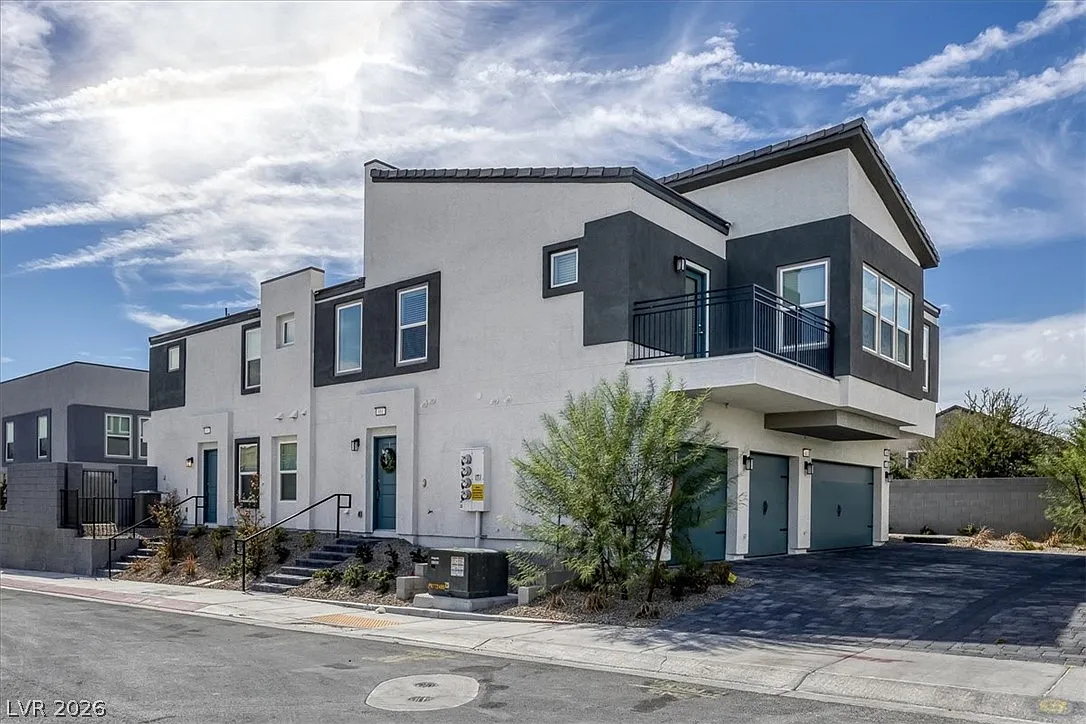 2 bed, 2.5 bath, 1244 sqft, $1,900 — Photo 1