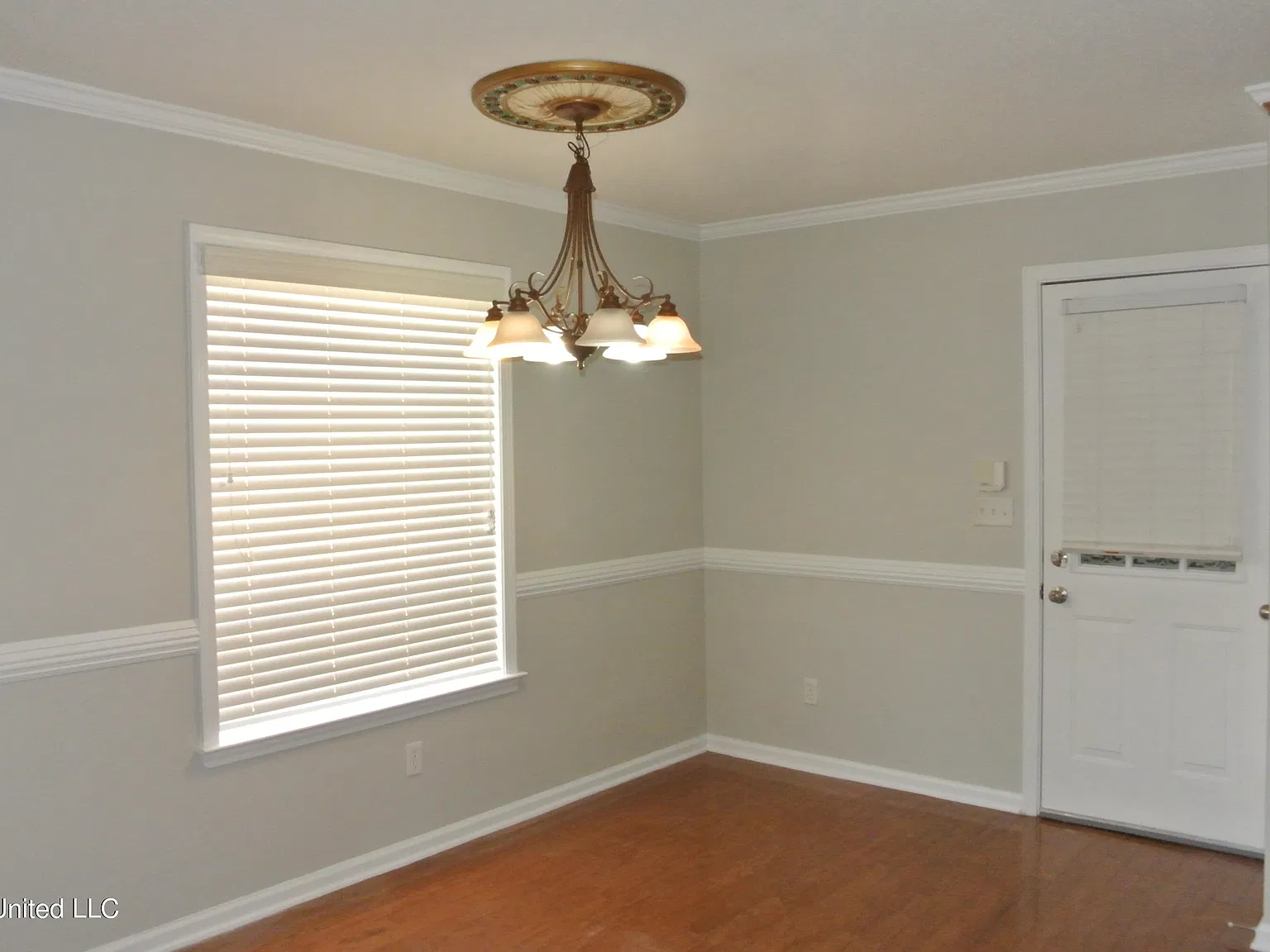 3 bed, 2.0 bath, 1395 sqft, $1,850 — Photo 3