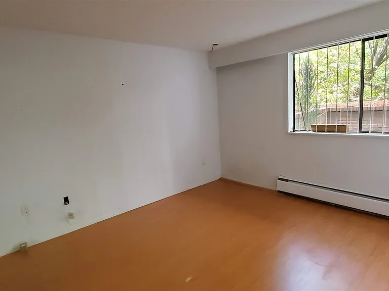 588 E 5th Ave #1 — Photo 7