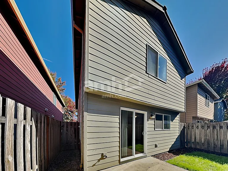 467 Whitney Dr — Photo 21