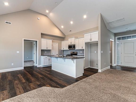 3rd image of 16341 Lois Ln