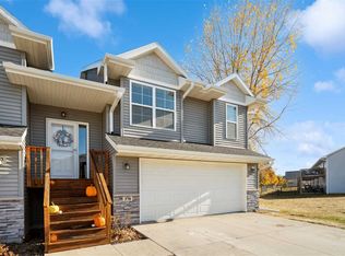 370 Tanglewood Dr, Solon, IA 52333