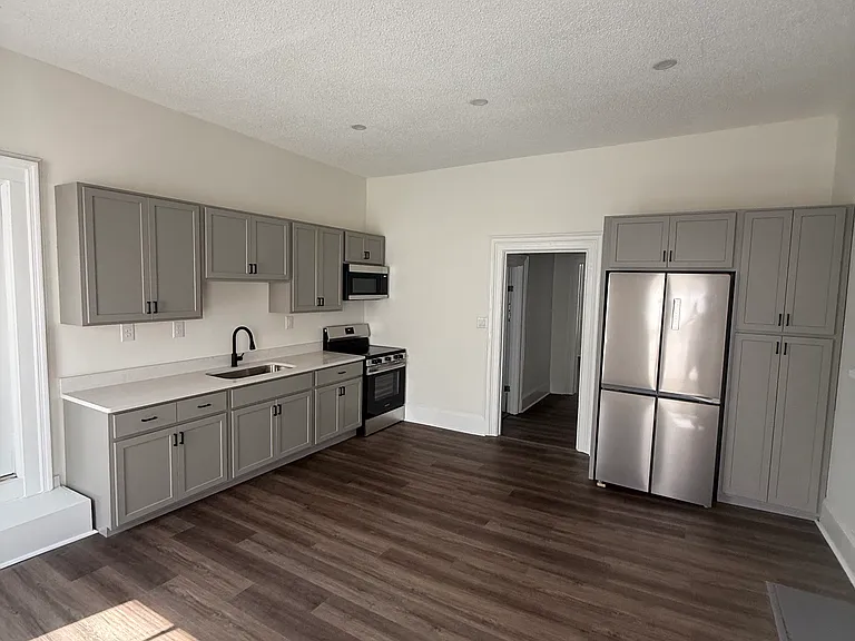 306 W Church St #B — Photo 5