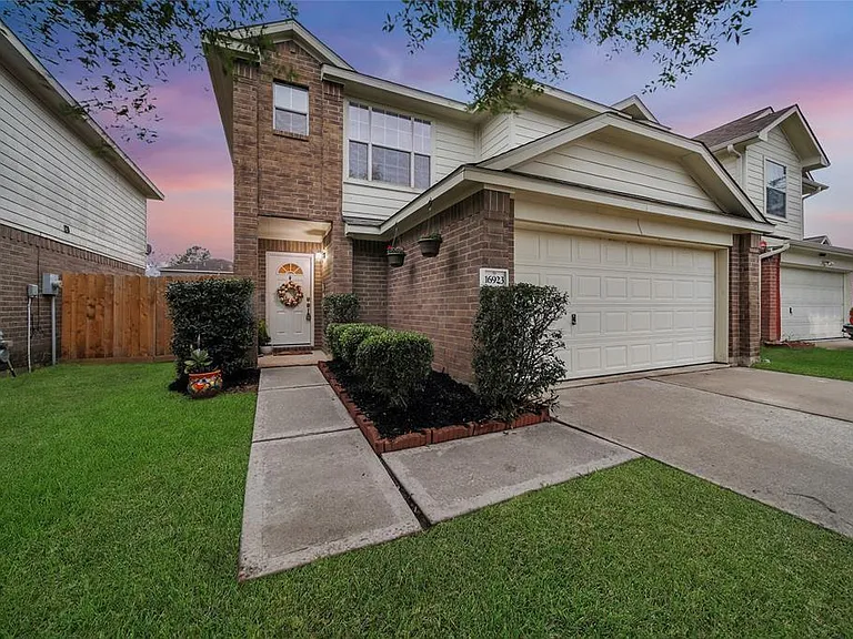 16923 Lockford Ln — Photo 2