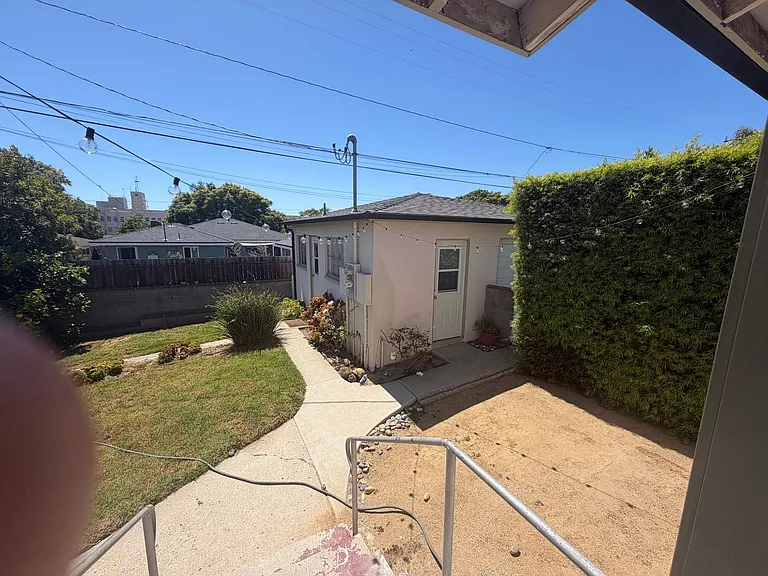 235-237 Lynn Dr — Photo 10